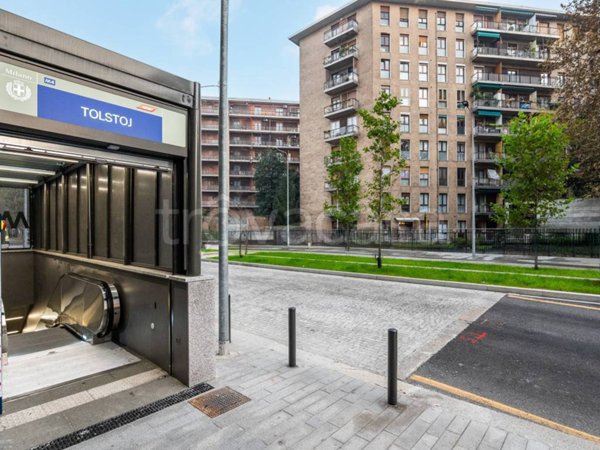 appartamento in vendita a Milano in zona Lorenteggio