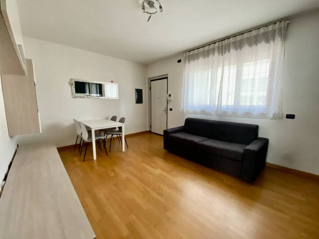 appartamento in vendita a Milano in zona Famagosta