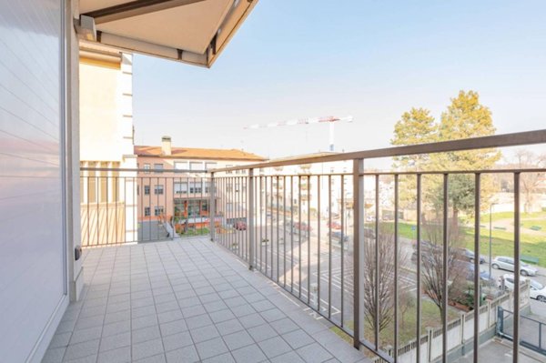appartamento in vendita a Milano in zona Lorenteggio