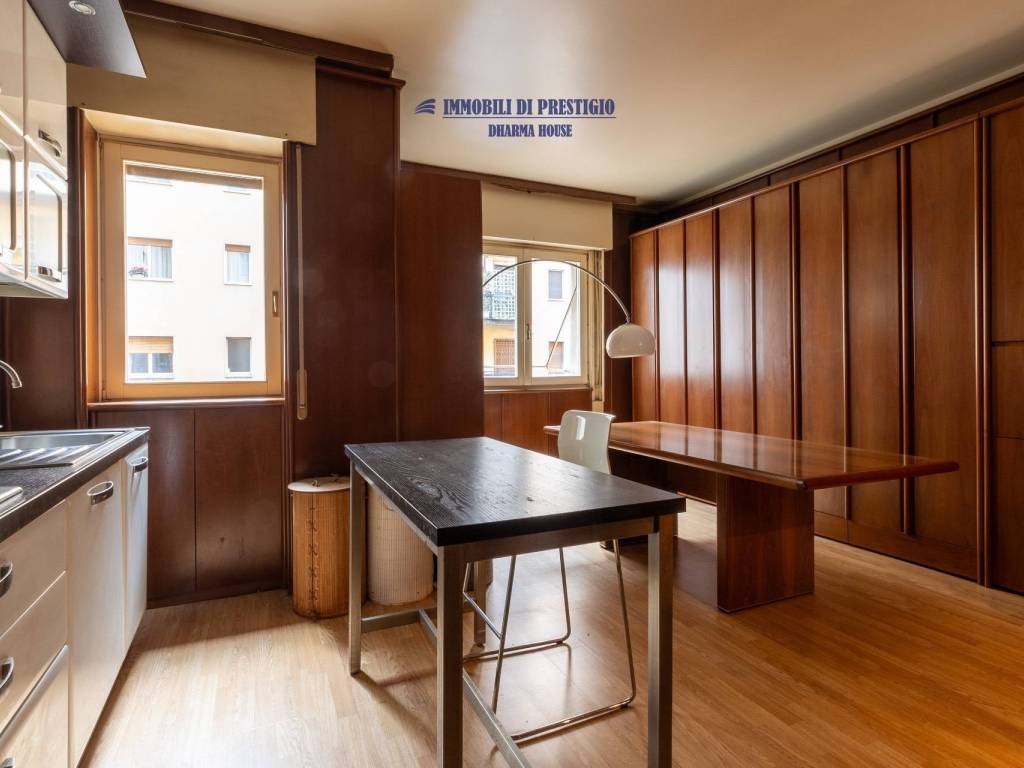 appartamento in vendita a Milano in zona Bullona