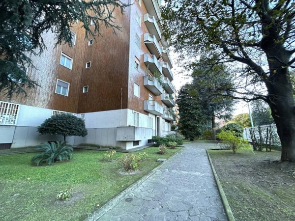 appartamento in vendita a Milano in zona Famagosta