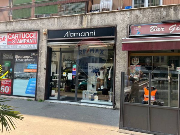 negozio in vendita a Milano in zona Piazzale Lodi
