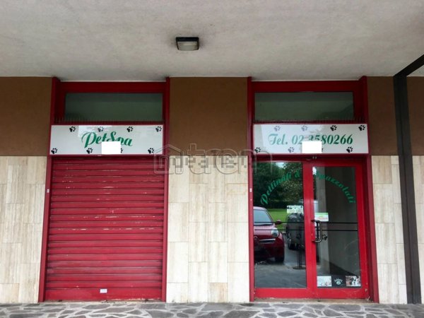 negozio in vendita a Milano in zona Gallaratese