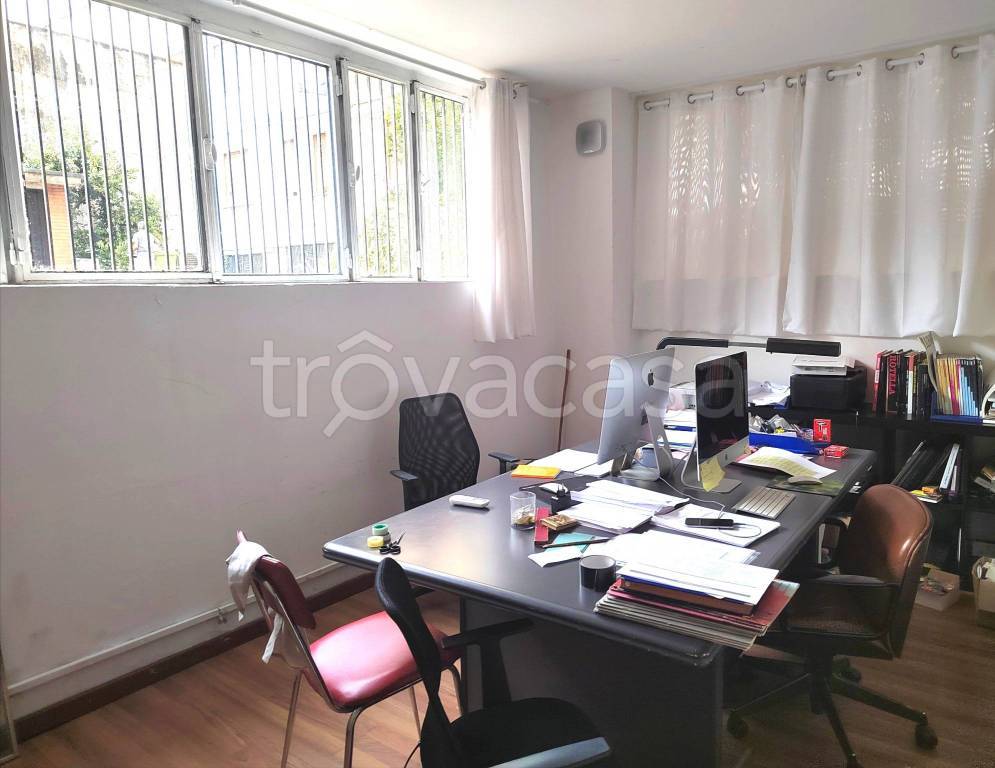 ufficio in vendita a Milano in zona Cascina dei Pomi