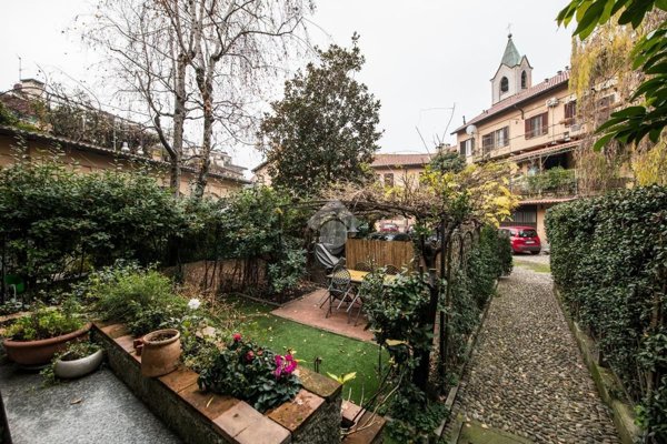 appartamento in vendita a Milano in zona Porta Genova