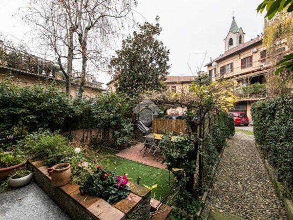appartamento in vendita a Milano in zona Porta Genova