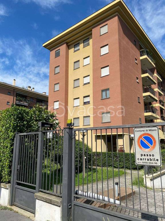 appartamento in vendita a Milano in zona Gallaratese