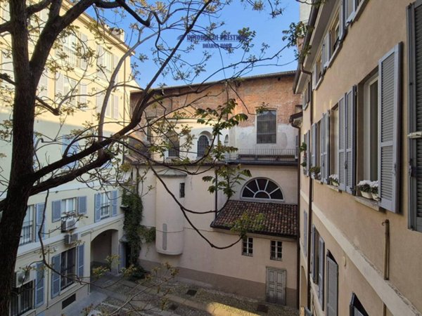 appartamento in vendita a Milano in zona Porta Vigentina