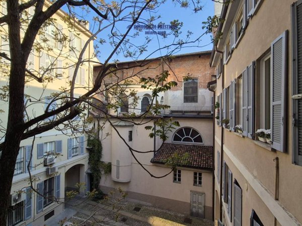 appartamento in vendita a Milano in zona Guastalla