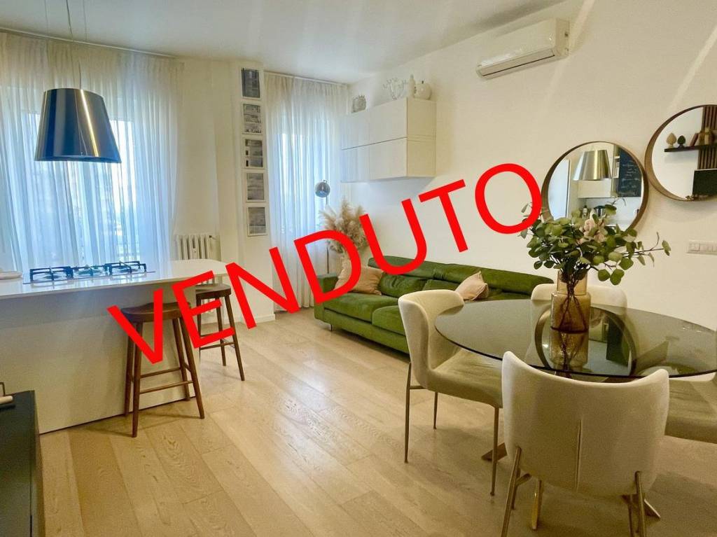 appartamento in vendita a Milano in zona Famagosta