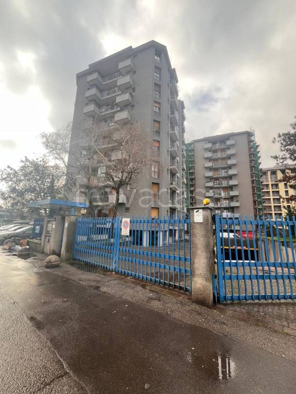 appartamento in vendita a Milano in zona Gallaratese