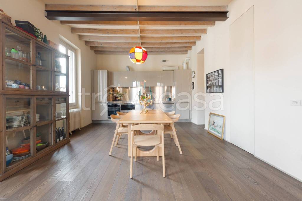 appartamento in vendita a Milano in zona Isola