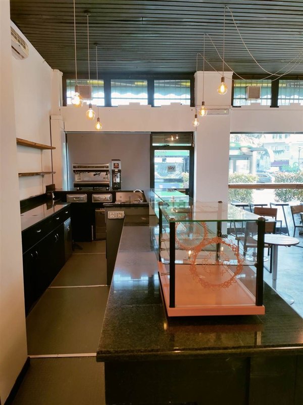negozio in vendita a Milano in zona Città Studi