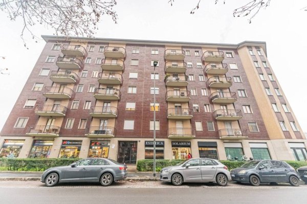 appartamento in vendita a Milano in zona Famagosta