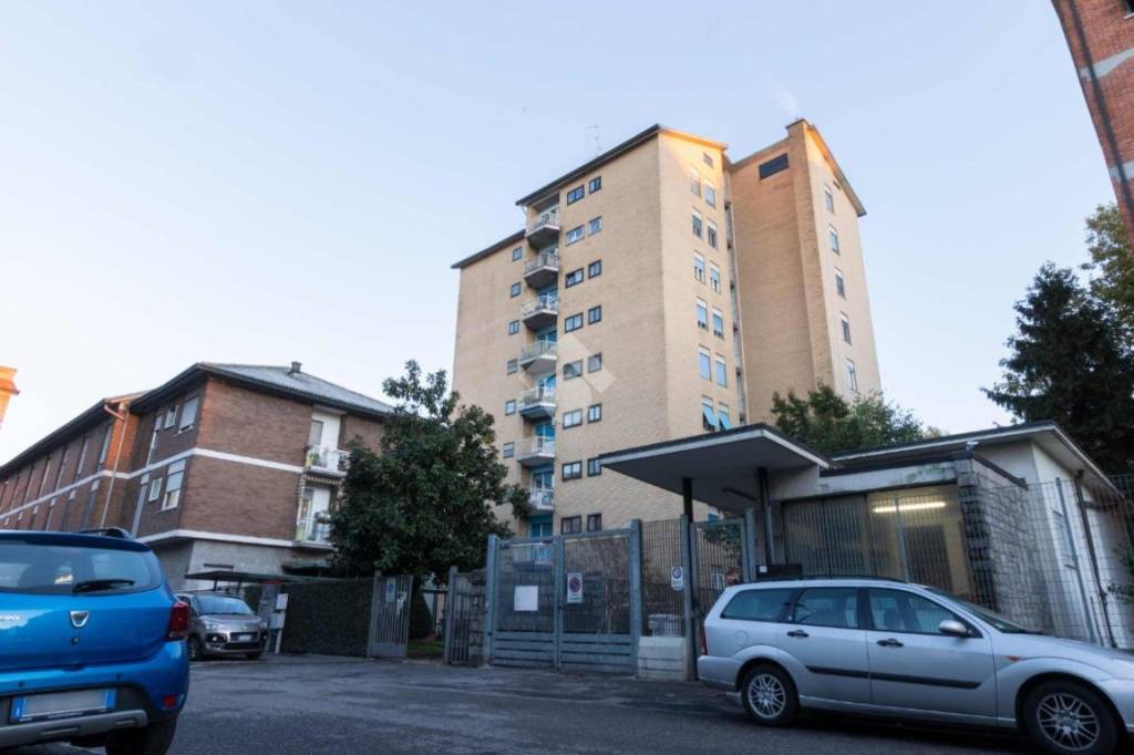 appartamento in vendita a Milano in zona Baggio