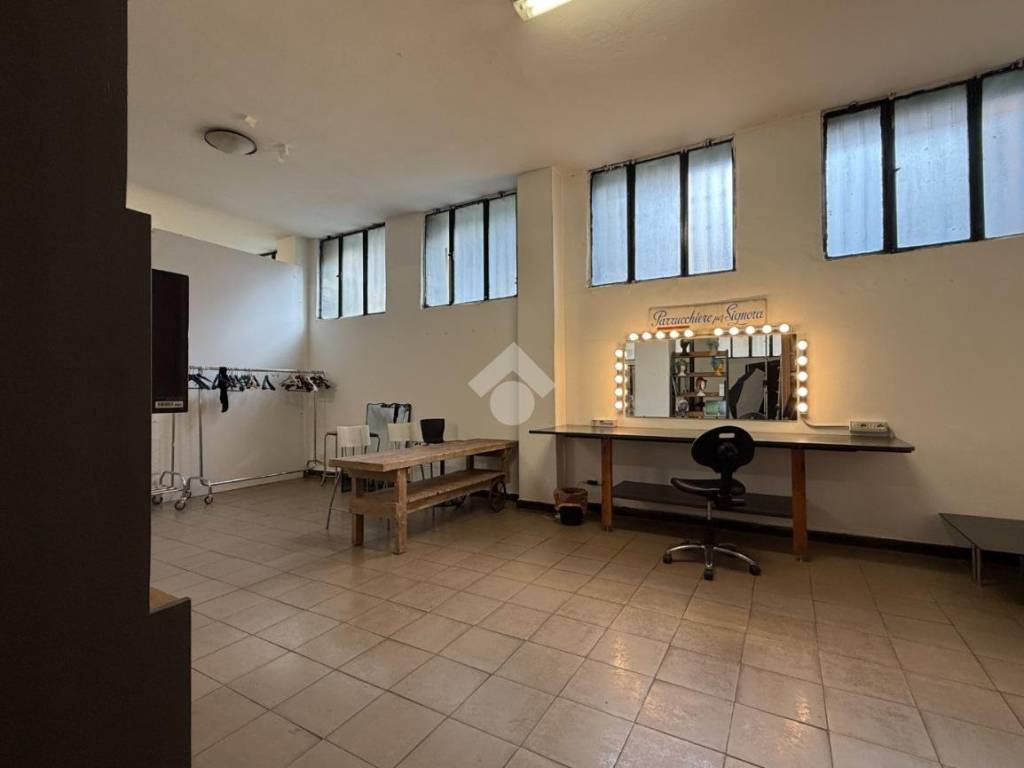 appartamento in vendita a Milano in zona Lorenteggio