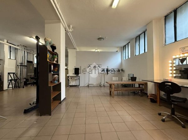 appartamento in vendita a Milano in zona Lorenteggio