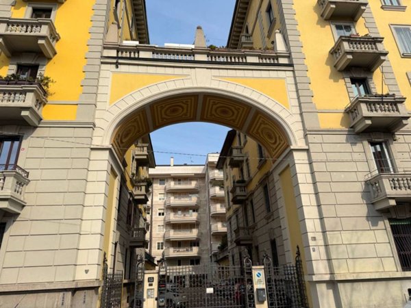 locale commerciale in vendita a Milano in zona Città Studi