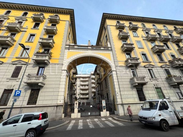 locale commerciale in vendita a Milano