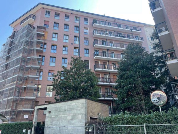 appartamento in vendita a Milano in zona Lorenteggio