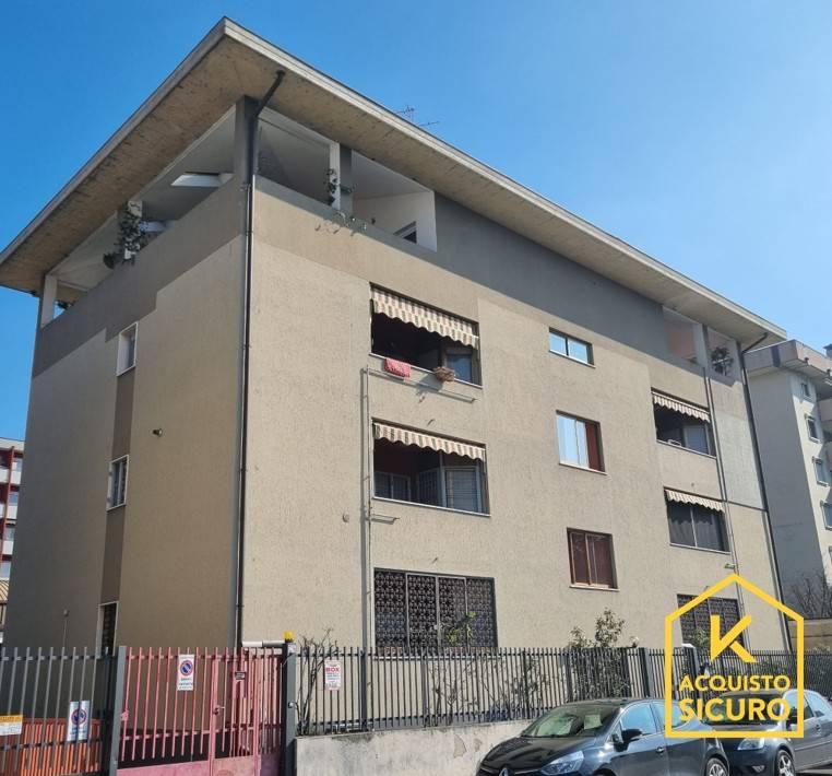 appartamento in vendita a Milano in zona Barona