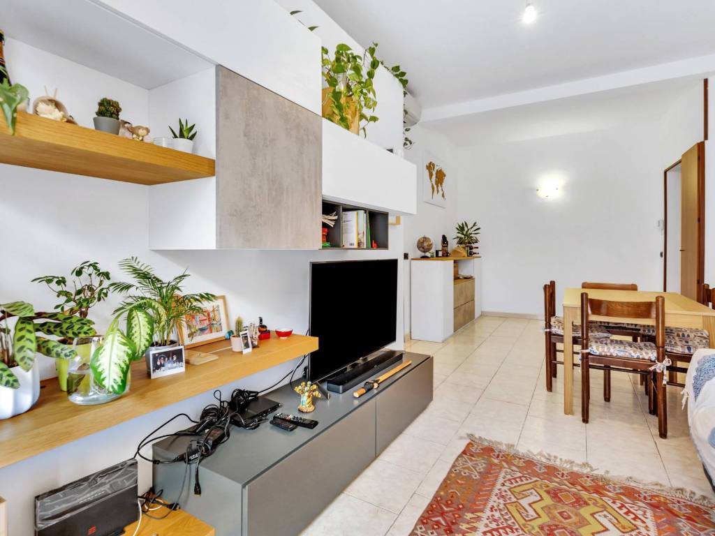 appartamento in vendita a Milano in zona Lorenteggio