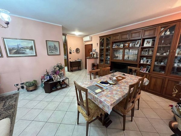 appartamento in vendita a Milano in zona Baggio
