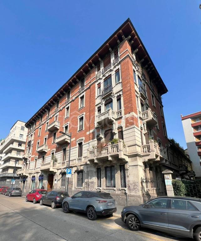 appartamento in vendita a Milano in zona Sempione