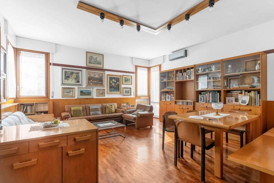 appartamento in vendita a Milano in zona Morivione