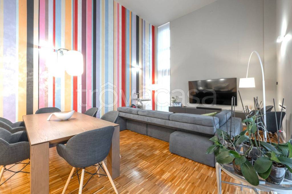 appartamento in vendita a Milano in zona Famagosta