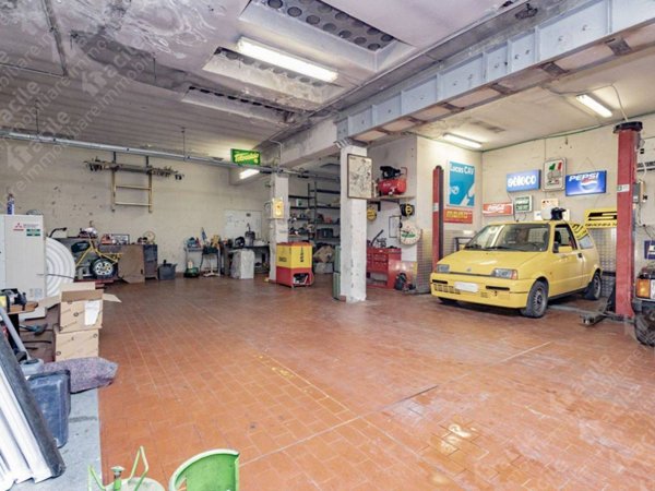 negozio in vendita a Milano in zona Isola
