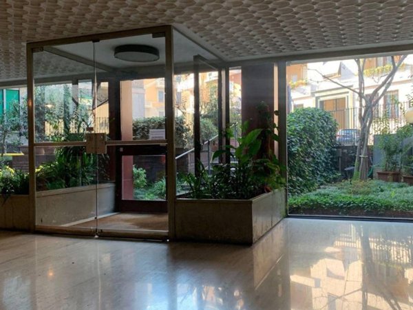 ufficio in vendita a Milano in zona Città Studi