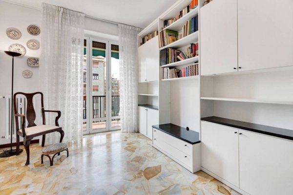 appartamento in vendita a Milano in zona Lorenteggio