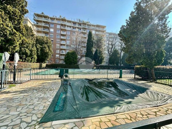 appartamento in vendita a Milano in zona Famagosta