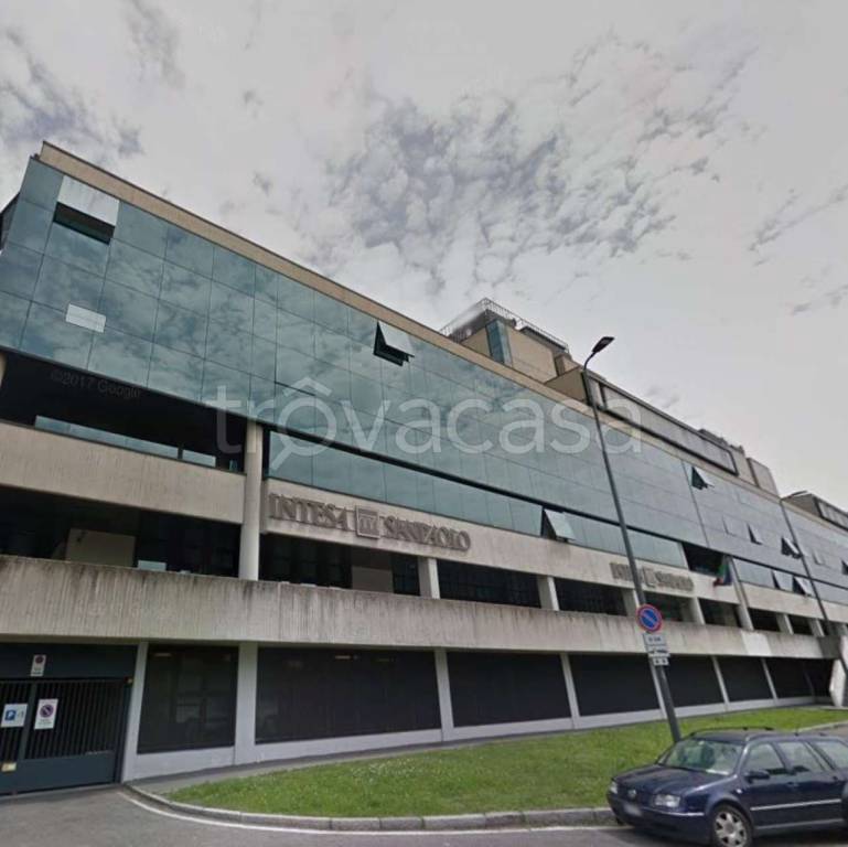negozio in vendita a Milano in zona Gallaratese