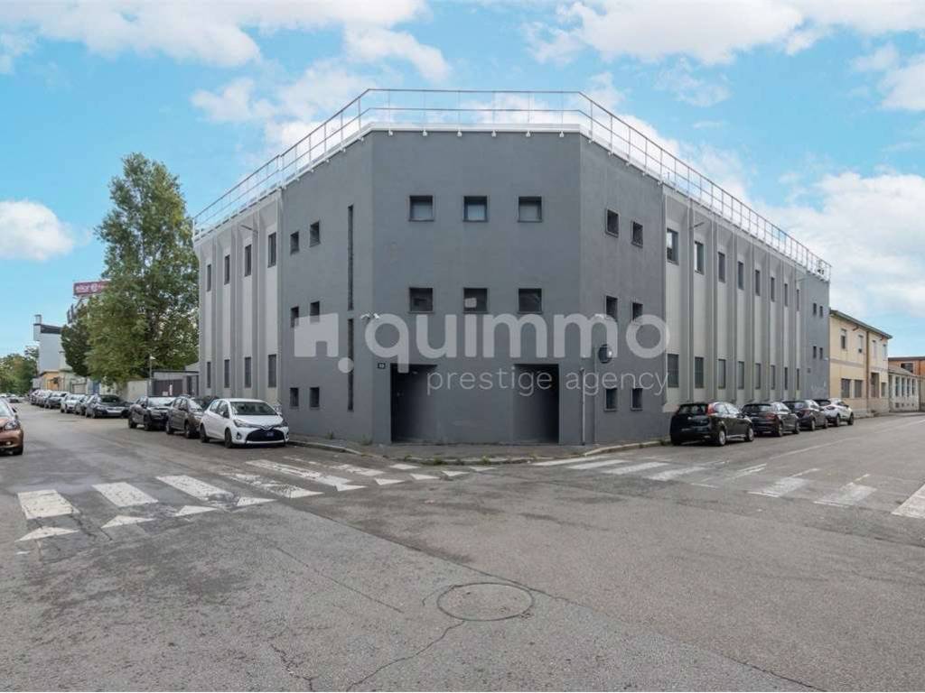 intera palazzina in vendita a Milano