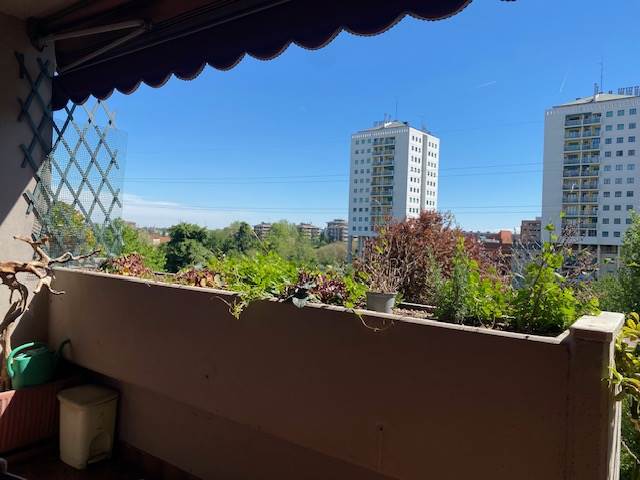 appartamento in vendita a Milano in zona Adriano