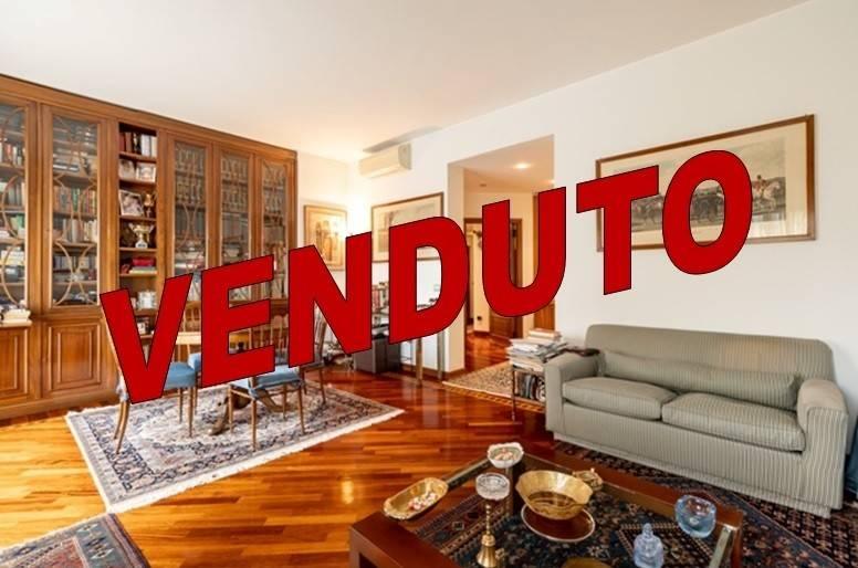 appartamento in vendita a Milano in zona Bullona