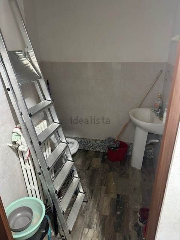 negozio in vendita a Milano in zona Lorenteggio