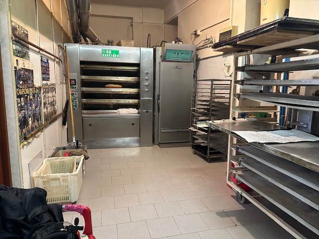 negozio in vendita a Milano in zona Sant'Ambrogio
