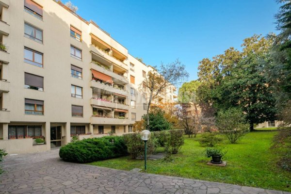 appartamento in vendita a Milano in zona Vigentino