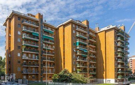 appartamento in vendita a Milano in zona Lorenteggio