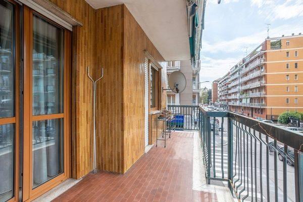 appartamento in vendita a Milano in zona Lorenteggio