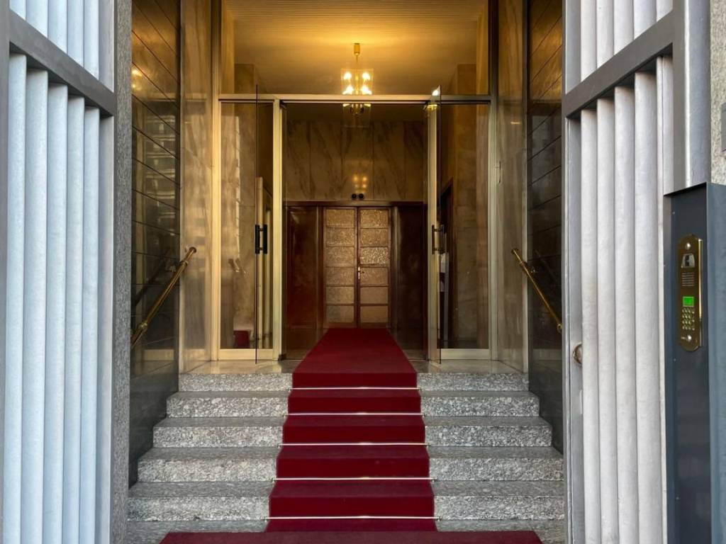 appartamento in vendita a Milano in zona Porta Nuova