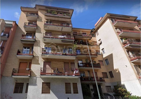 appartamento in vendita a Milano in zona Baggio