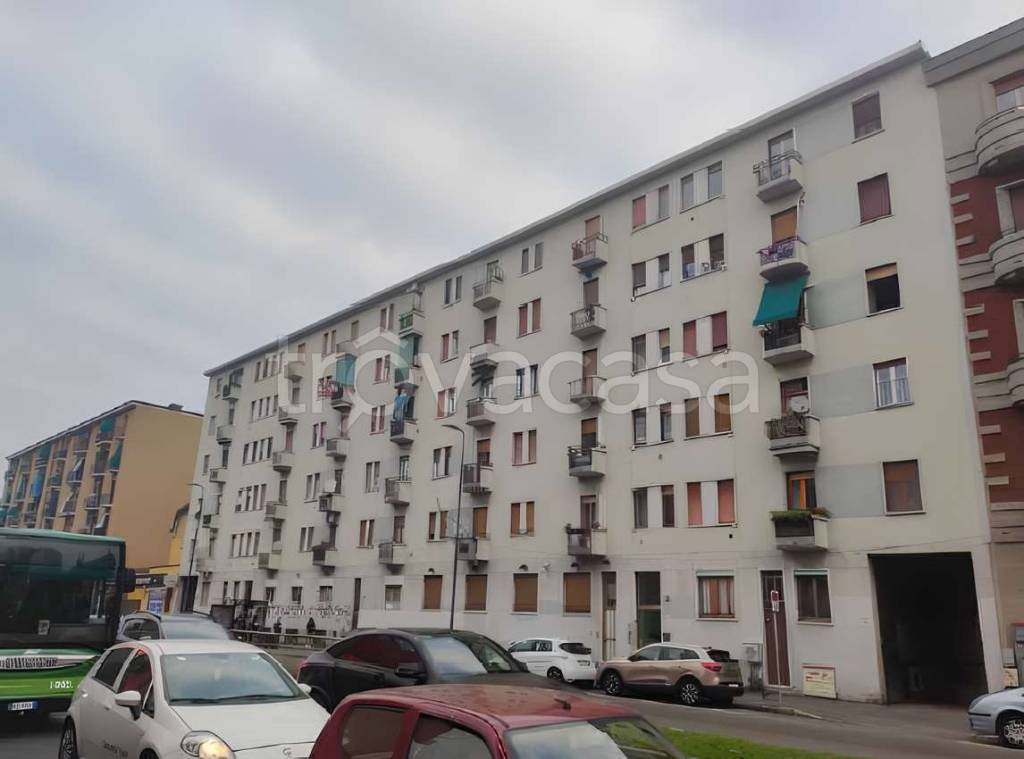 appartamento in vendita a Milano in zona Famagosta