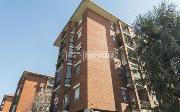 appartamento in vendita a Milano in zona Adriano
