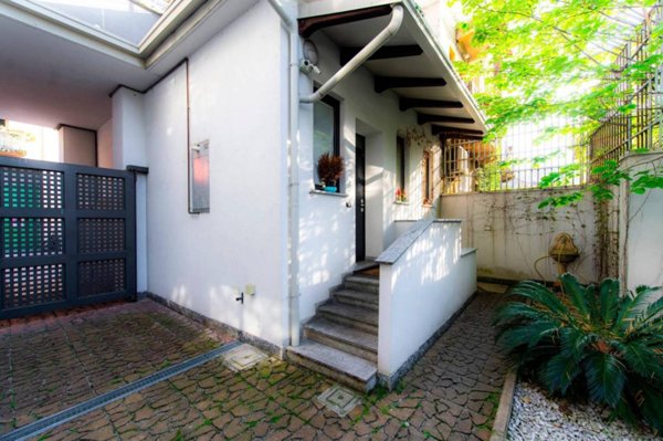 appartamento in vendita a Milano in zona Rottole