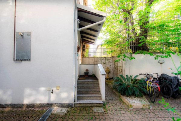 appartamento in vendita a Milano in zona Rottole