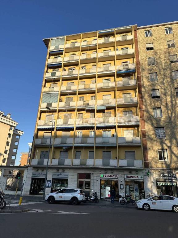 appartamento in vendita a Milano in zona Famagosta